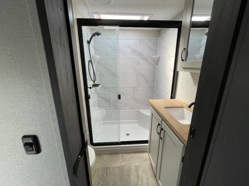 2025 Coachmen 2025 Coachmen Brookstone - thumbnail 36