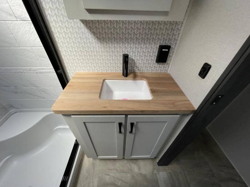 2025 Coachmen 2025 Coachmen Brookstone - thumbnail 39