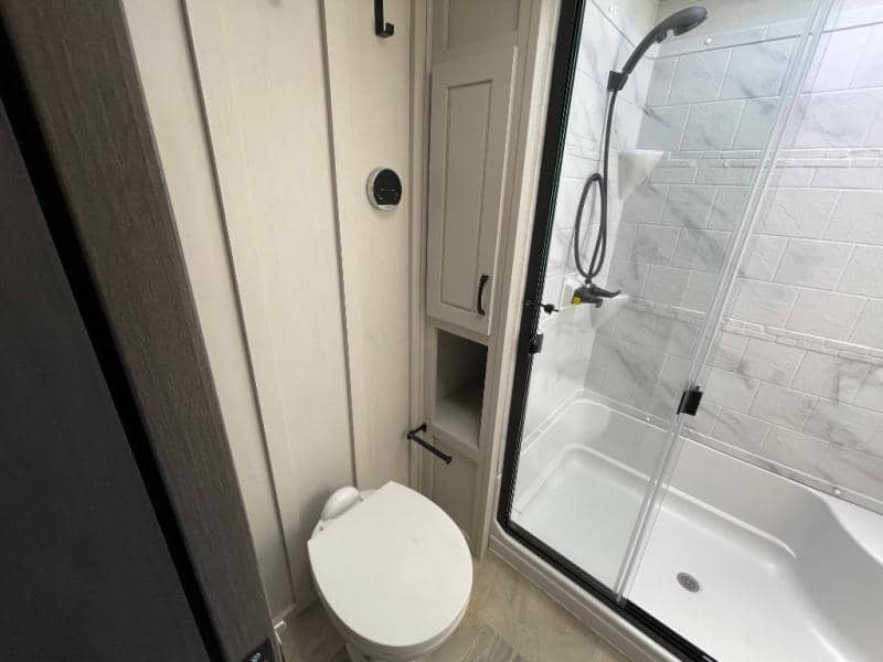 2025 Coachmen 2025 Coachmen Brookstone - thumbnail 42