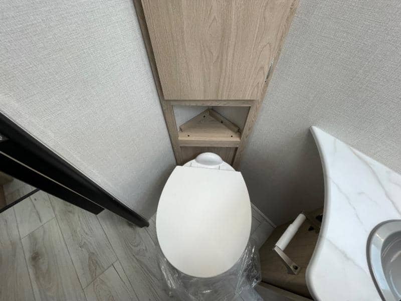 2025 Coachmen 2025 Coachmen Leprechaun - thumbnail 20