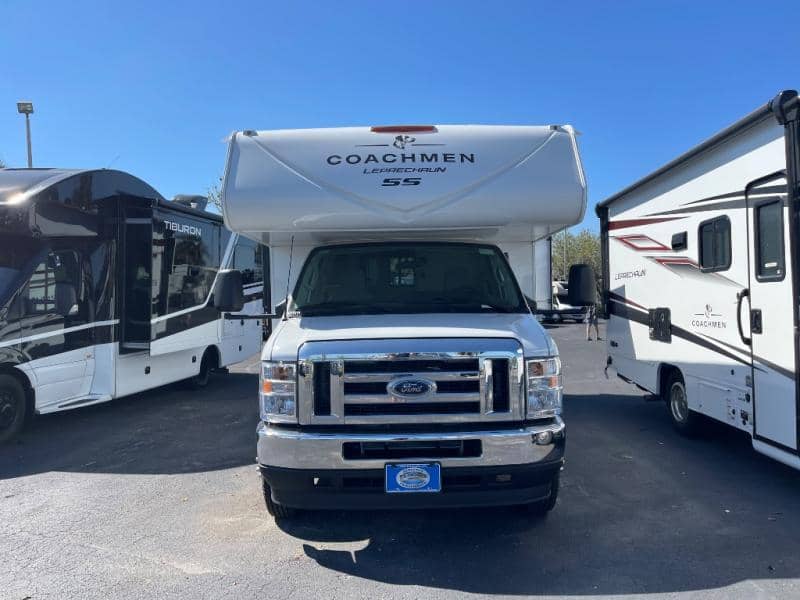 2025 Coachmen 2025 Coachmen Leprechaun - thumbnail 3