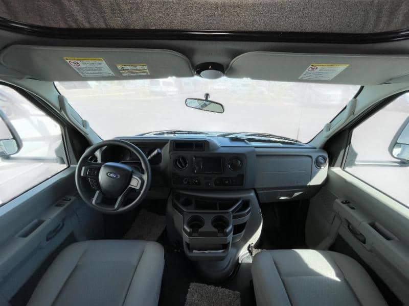 2025 Coachmen 2025 Coachmen Leprechaun - thumbnail 9