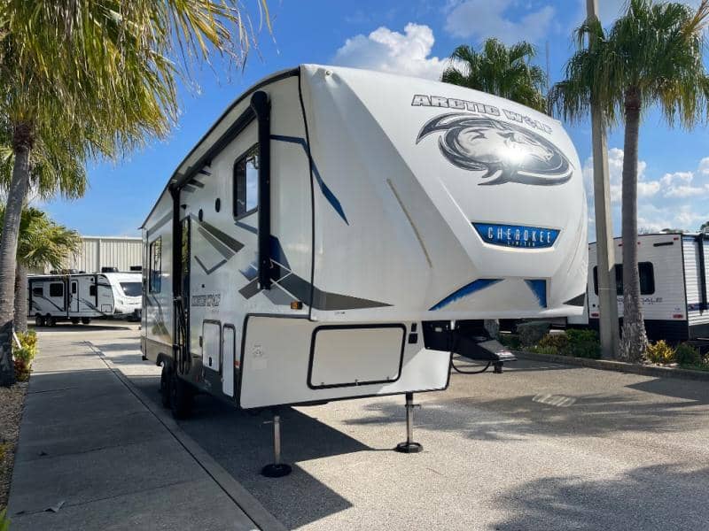 2024 Cherokee Arctic Wolf 2024 Cherokee Arctic Wolf ARCTIC WOLF - thumbnail 1