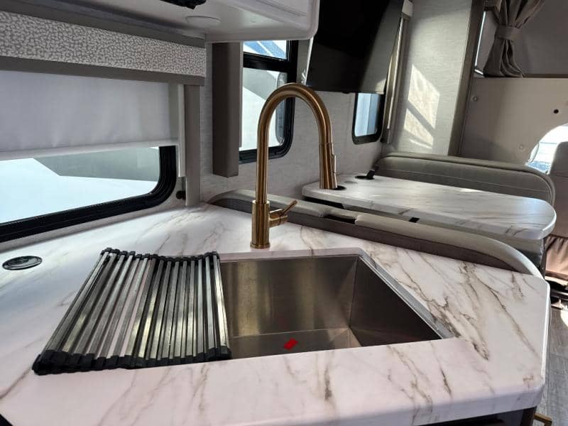 2026 Thor Motor Coach 2026 Thor Motor Coach Chateau - thumbnail 12