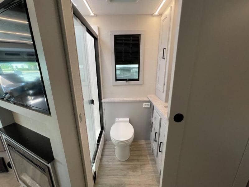 2026 Coachmen 2026 Coachmen Mirada - thumbnail 31