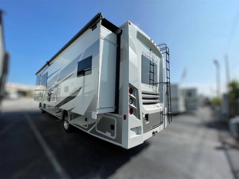 2026 Coachmen 2026 Coachmen Mirada - thumbnail 5
