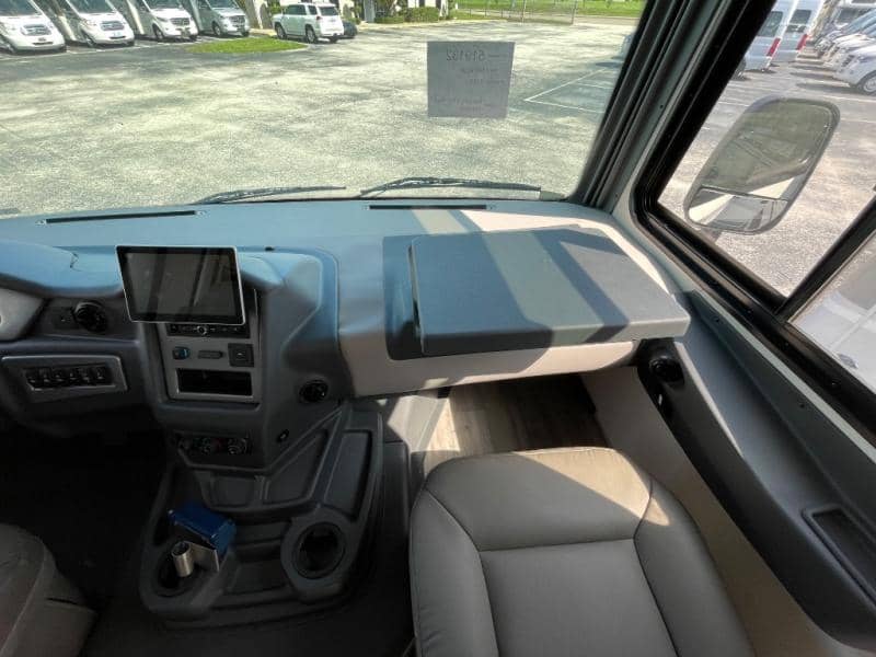 2026 Coachmen 2026 Coachmen Mirada - thumbnail 10