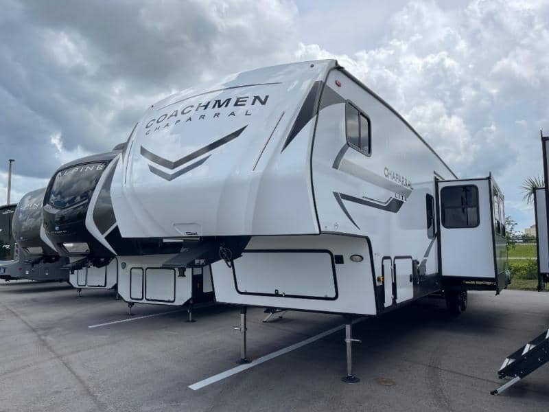 2026 Coachmen 2026 Coachmen Chaparral - thumbnail 6
