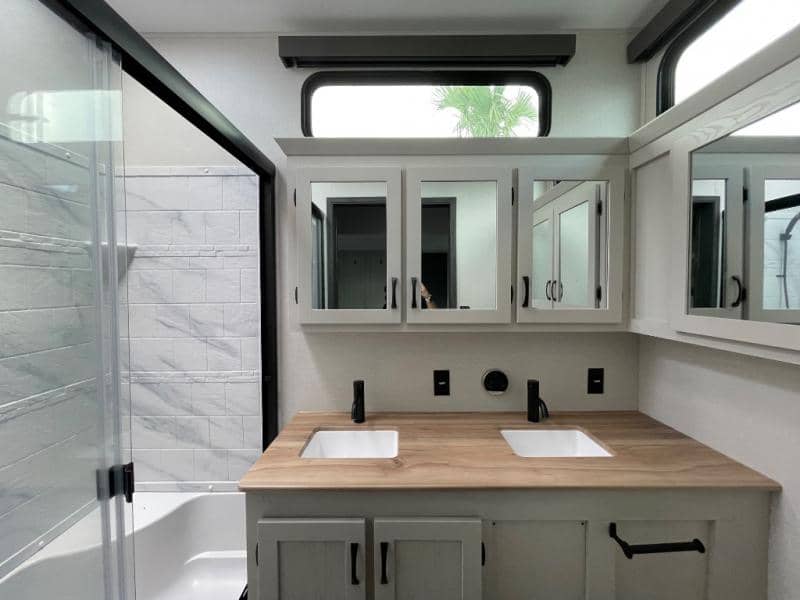 2026 Coachmen 2026 Coachmen Chaparral - thumbnail 19