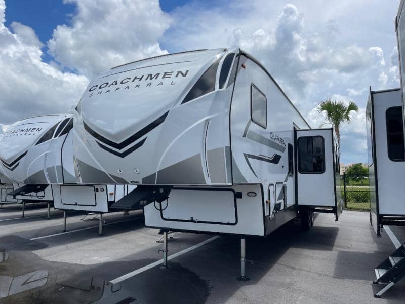 2026 Coachmen 2026 Coachmen Chaparral - thumbnail 4