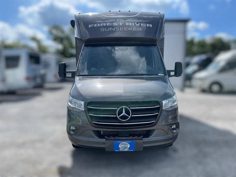 2026 Forest River 2026 Forest River Sunseeker - thumbnail 3