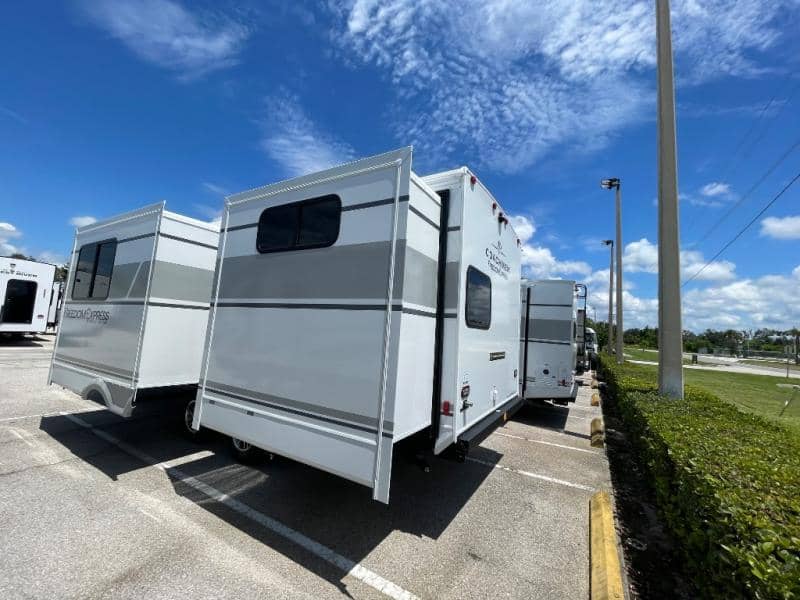 2026 Coachmen 2026 Coachmen Freedom Express - thumbnail 6