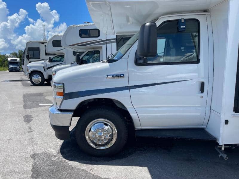 2026 Coachmen 2026 Coachmen Leprechaun - thumbnail 5