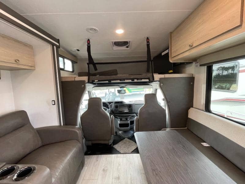 2026 Coachmen 2026 Coachmen Leprechaun - thumbnail 9