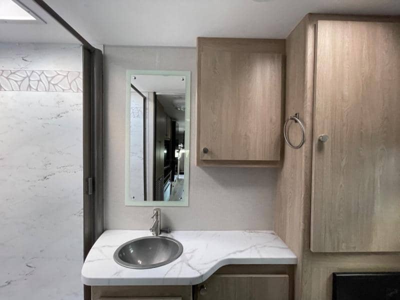 2026 Coachmen 2026 Coachmen Leprechaun - thumbnail 15