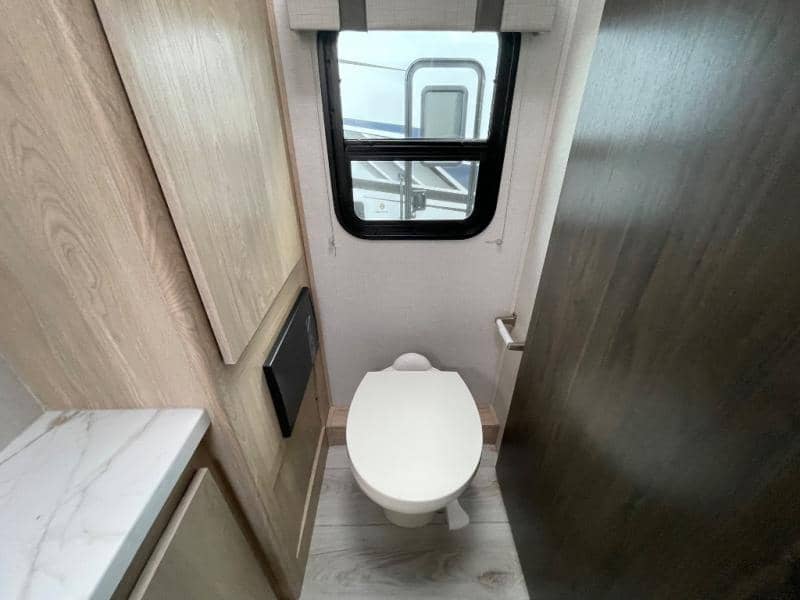 2026 Coachmen 2026 Coachmen Leprechaun - thumbnail 18