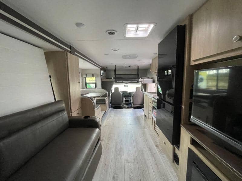 2026 Coachmen 2026 Coachmen Leprechaun - thumbnail 21