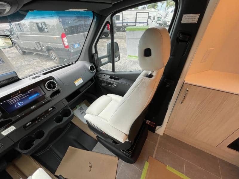 2025 Leisure Travel Vans 2025 Leisure Travel Vans Unity - thumbnail 27