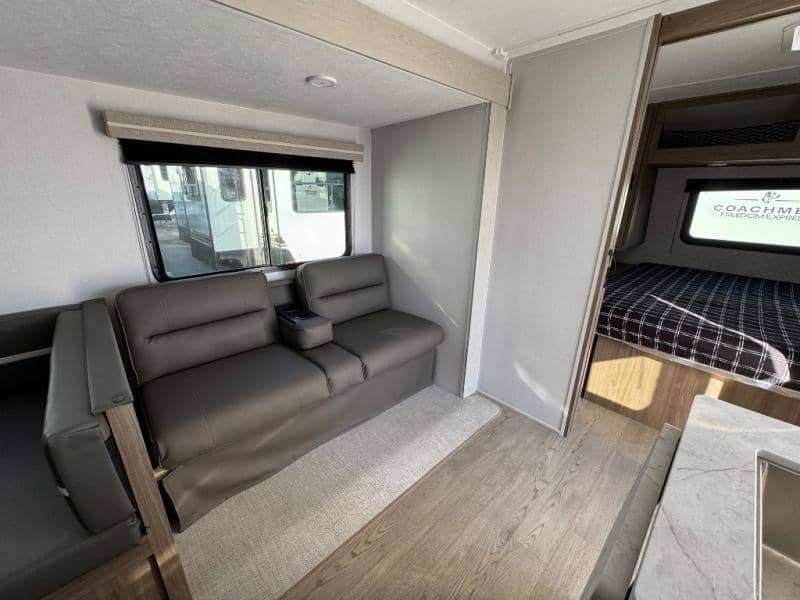 2026 Coachmen 2026 Coachmen Freedom Express - thumbnail 17