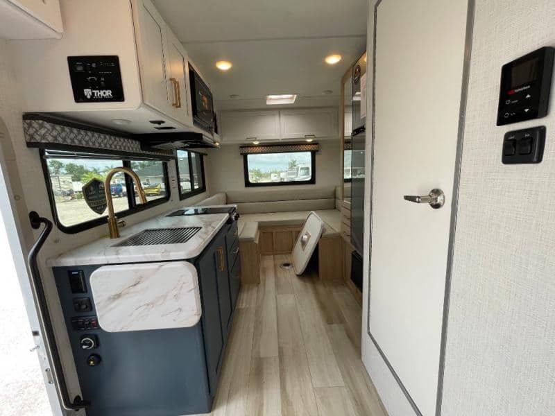 2026 Thor Motor Coach 2026 Thor Motor Coach Quantum - thumbnail 38