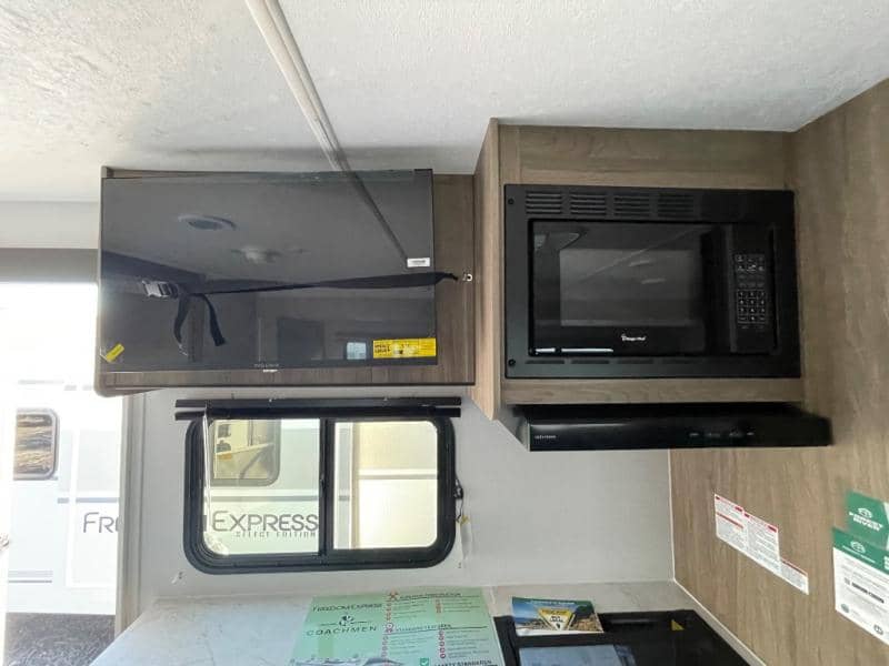 2026 Coachmen 2026 Coachmen Freedom Express - thumbnail 28