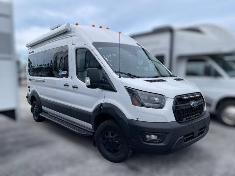 2026 Thor Motor Coach 2026 Thor Motor Coach Palladium - thumbnail 1