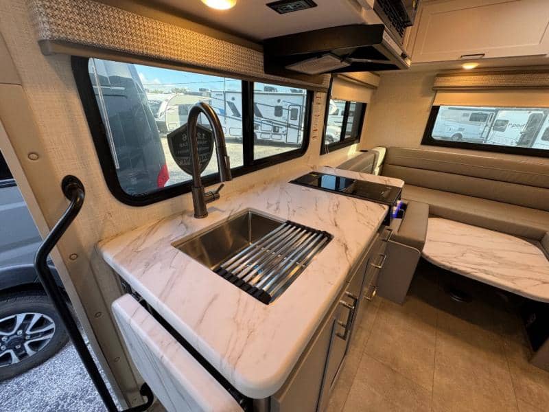 2026 Thor Motor Coach 2026 Thor Motor Coach Quantum - thumbnail 13