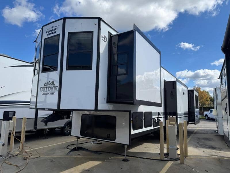 2026 Forest River 2026 Forest River CEDAR CREEK COTTAGE - thumbnail 3