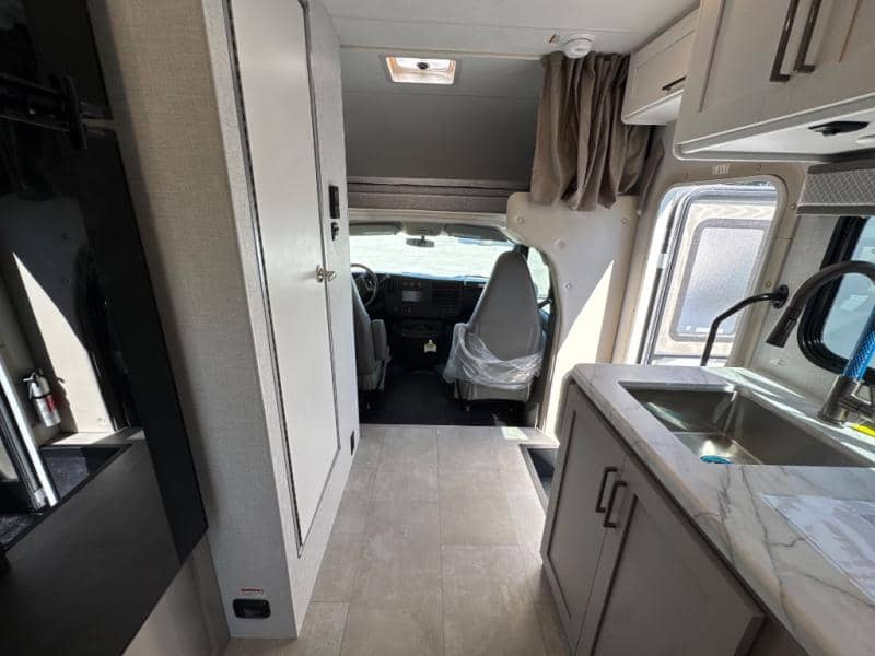 2026 Thor Motor Coach 2026 Thor Motor Coach Chateau - thumbnail 10