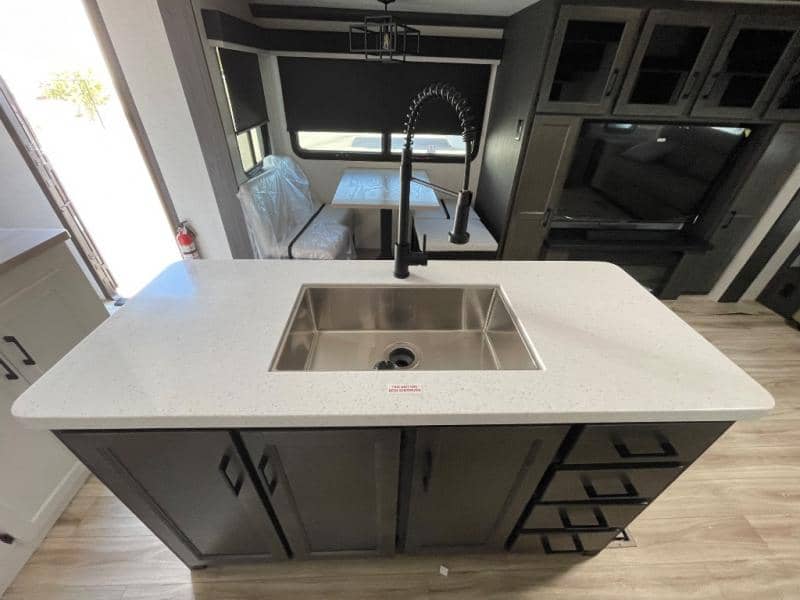 2026 Venture RV 2026 Venture RV SportTrek 5 Touring Edition - thumbnail 11