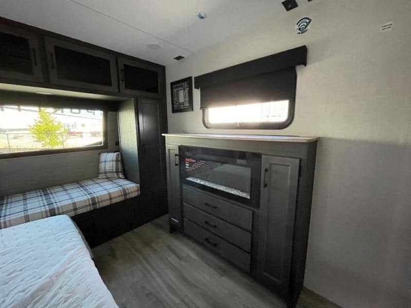 2026 Venture RV 2026 Venture RV SportTrek 5 Touring Edition - thumbnail 18