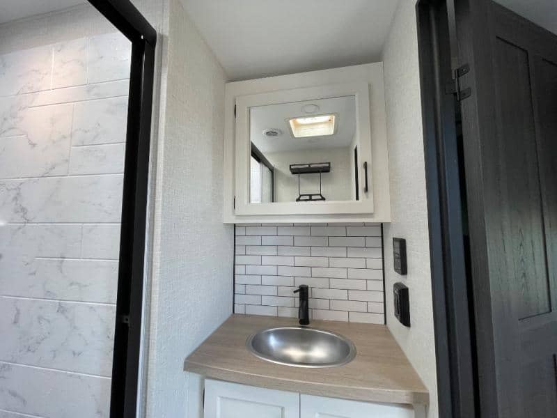 2026 Venture RV 2026 Venture RV SportTrek 5 Touring Edition - thumbnail 22