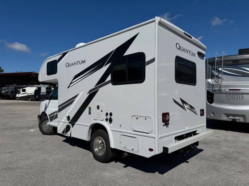 2026 Thor Motor Coach 2026 Thor Motor Coach Quantum - thumbnail 4