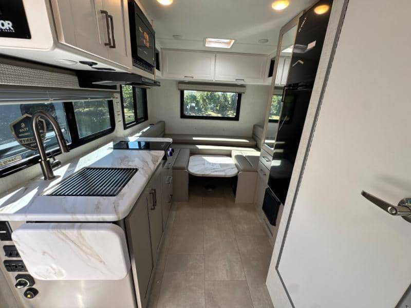 2026 Thor Motor Coach 2026 Thor Motor Coach Quantum - thumbnail 9