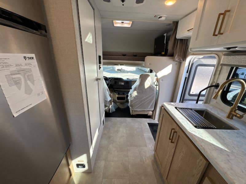 2026 Thor Motor Coach 2026 Thor Motor Coach Chateau - thumbnail 9