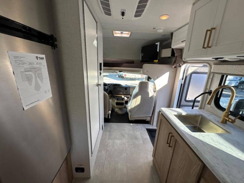 2026 Thor Motor Coach 2026 Thor Motor Coach Chateau - thumbnail 10