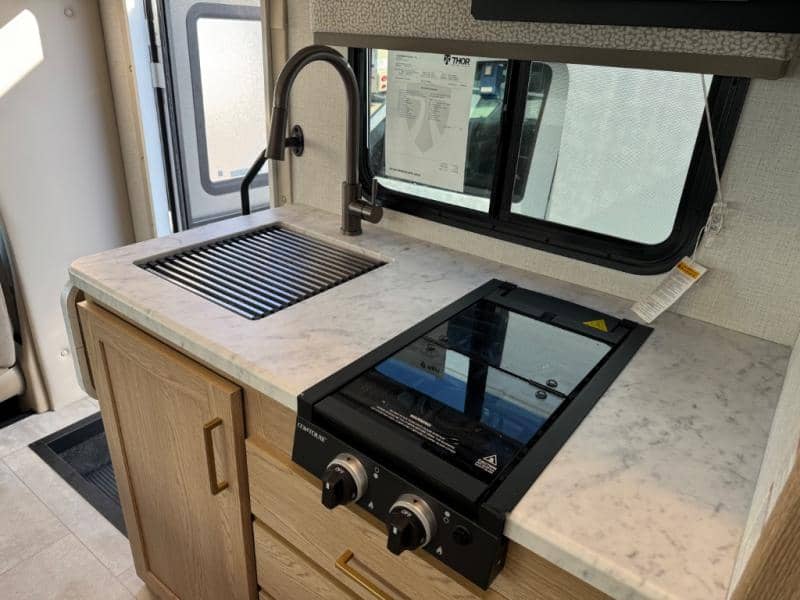 2026 Thor Motor Coach 2026 Thor Motor Coach Chateau - thumbnail 11