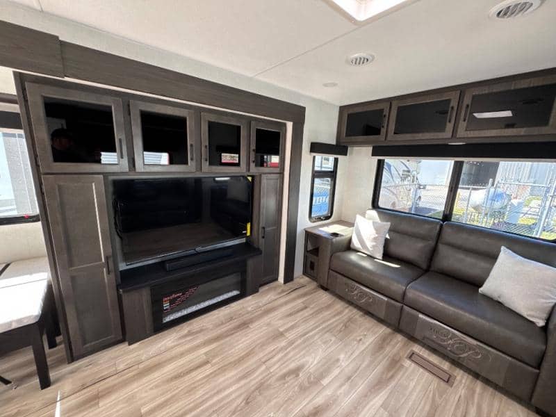 2026 Venture RV 2026 Venture RV SportTrek Touring Edition - thumbnail 17