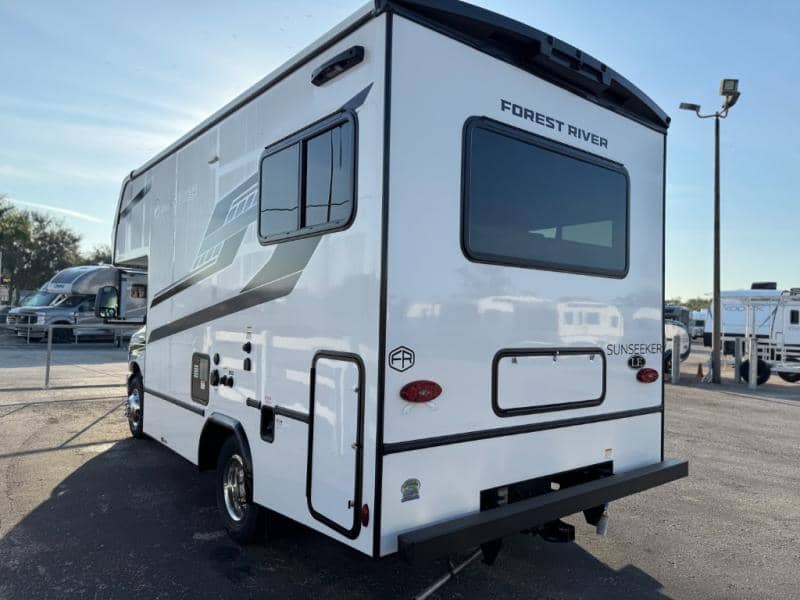 2026 Forest River 2026 Forest River Sunseeker - thumbnail 4