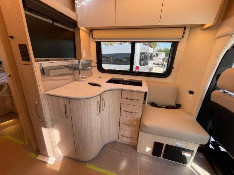 2026 Leisure Travel Vans 2026 Leisure Travel Vans Unity - thumbnail 10