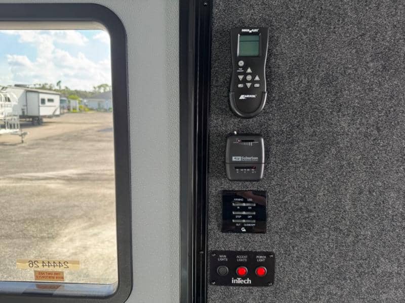 2026 inTech RV 2026 inTech RV Flyer Toy Hauler Expandable - thumbnail 20