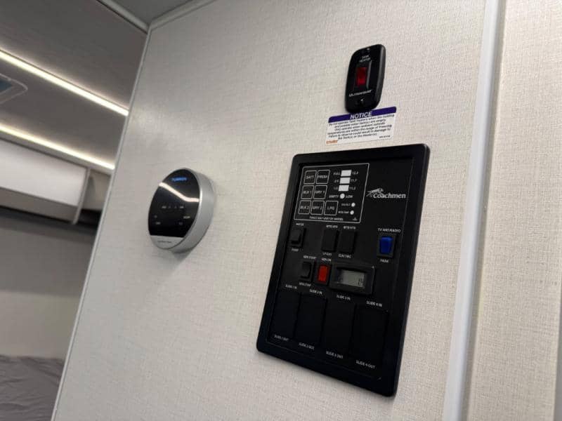 2026 Coachmen 2026 Coachmen Euro - thumbnail 24