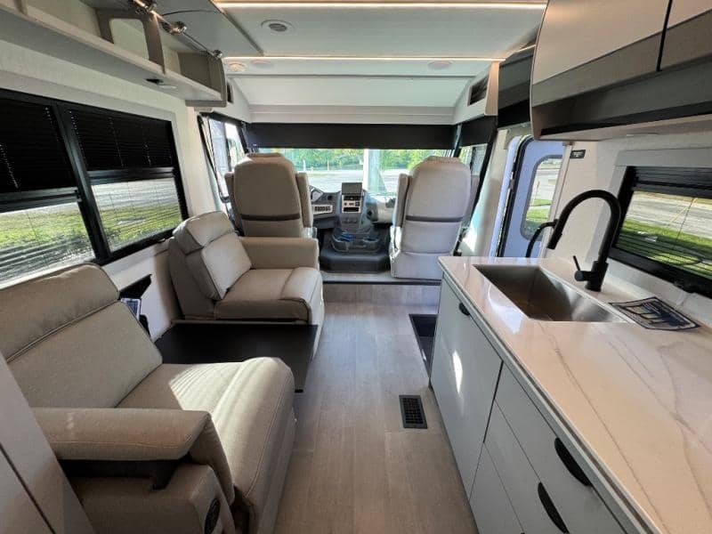 2026 Coachmen 2026 Coachmen Euro - thumbnail 9