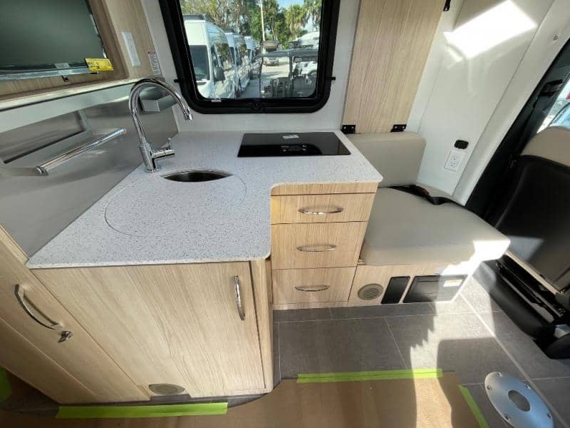 2026 Leisure Travel Vans 2026 Leisure Travel Vans Unity - thumbnail 10