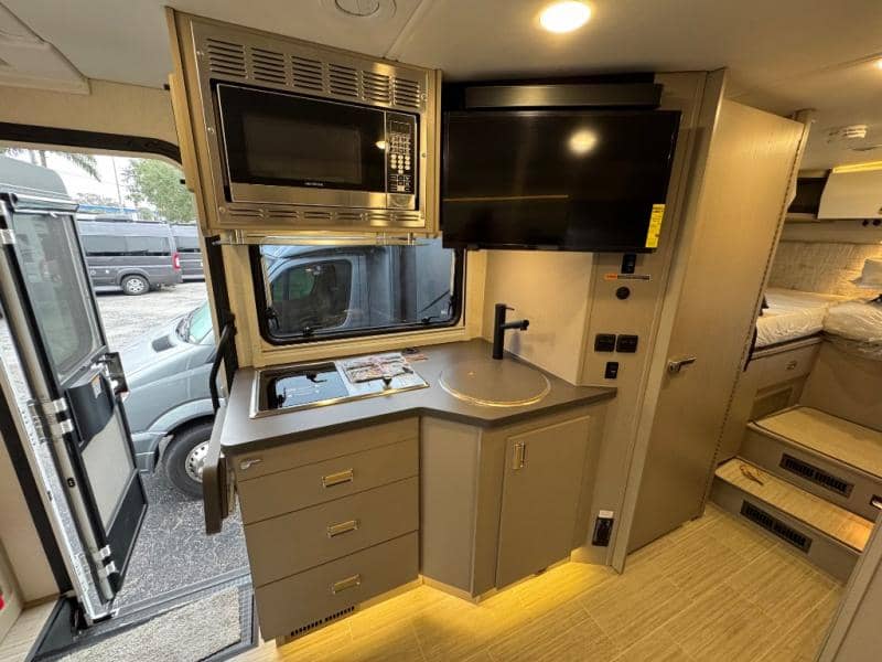 2026 Winnebago 2026 Winnebago Navion - thumbnail 14