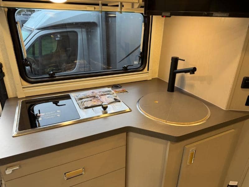 2026 Winnebago 2026 Winnebago Navion - thumbnail 15