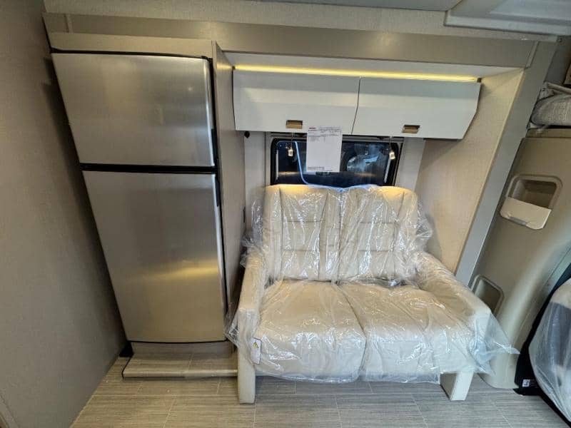 2026 Winnebago 2026 Winnebago Navion - thumbnail 18