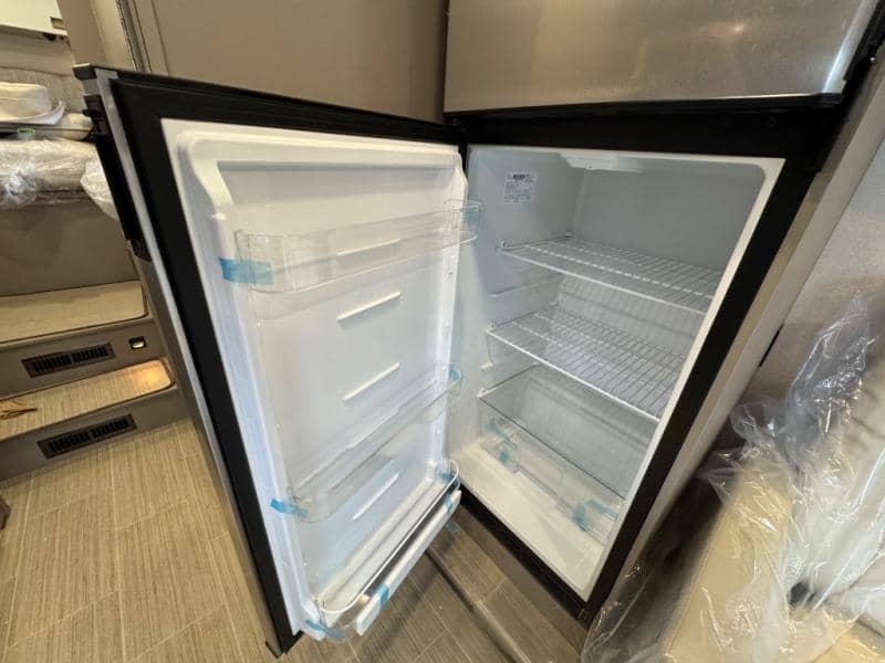 2026 Winnebago 2026 Winnebago Navion - thumbnail 19