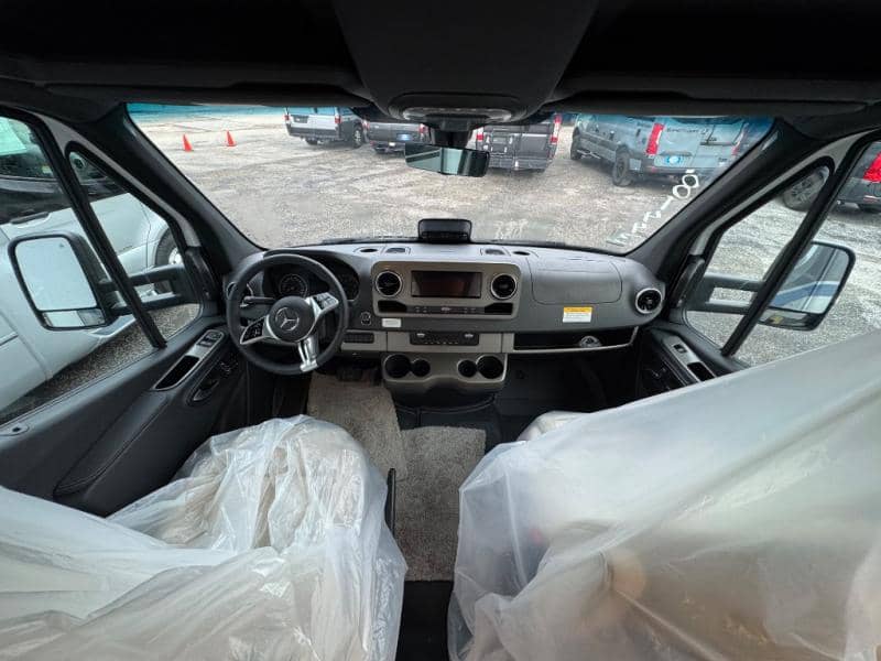 2026 Winnebago 2026 Winnebago Navion - thumbnail 21