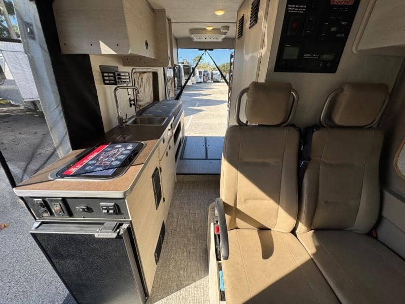 2026 Winnebago 2026 Winnebago Solis - thumbnail 9